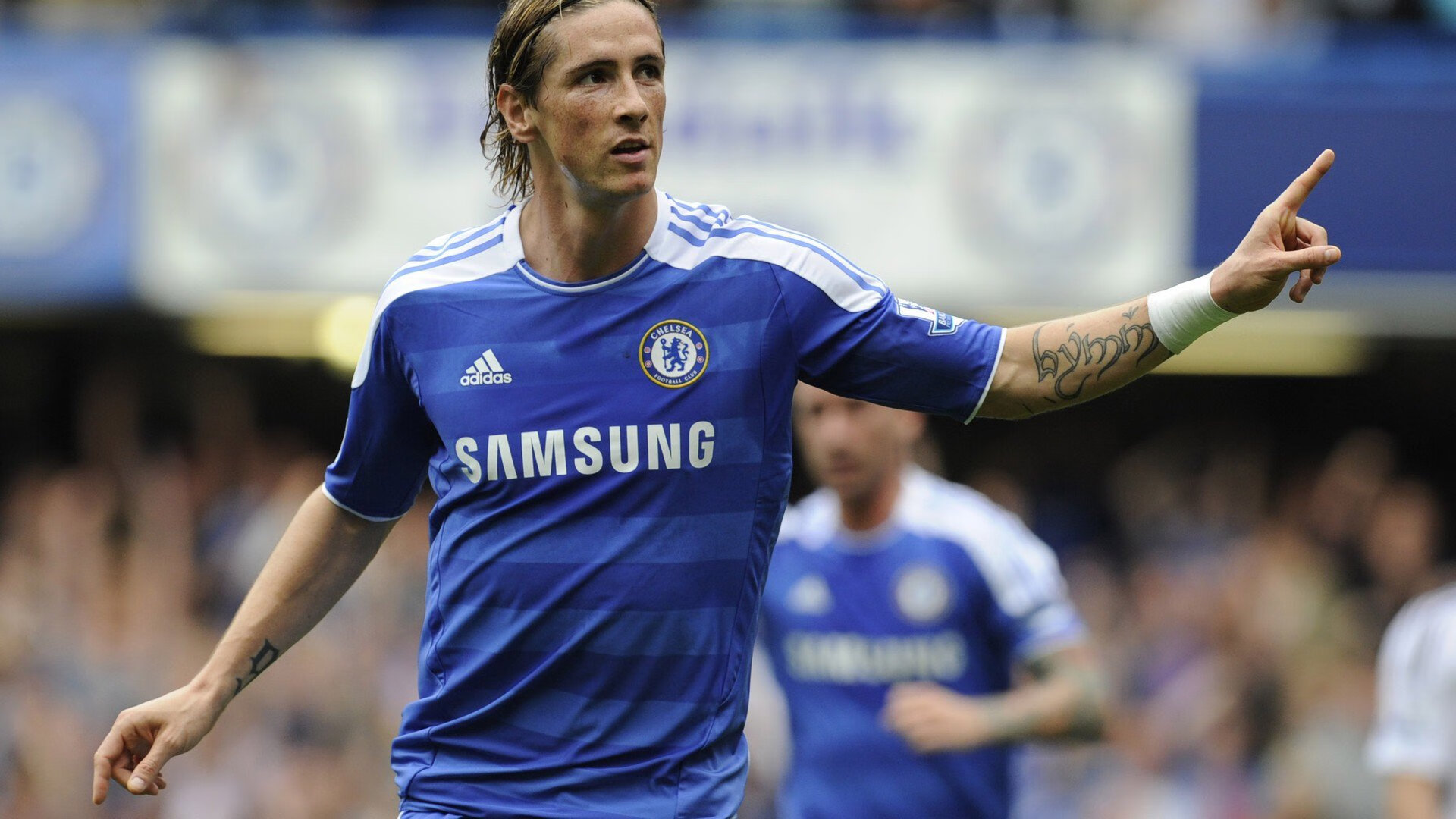 “逆境中的王者：车手在极端天气下的硬仗”