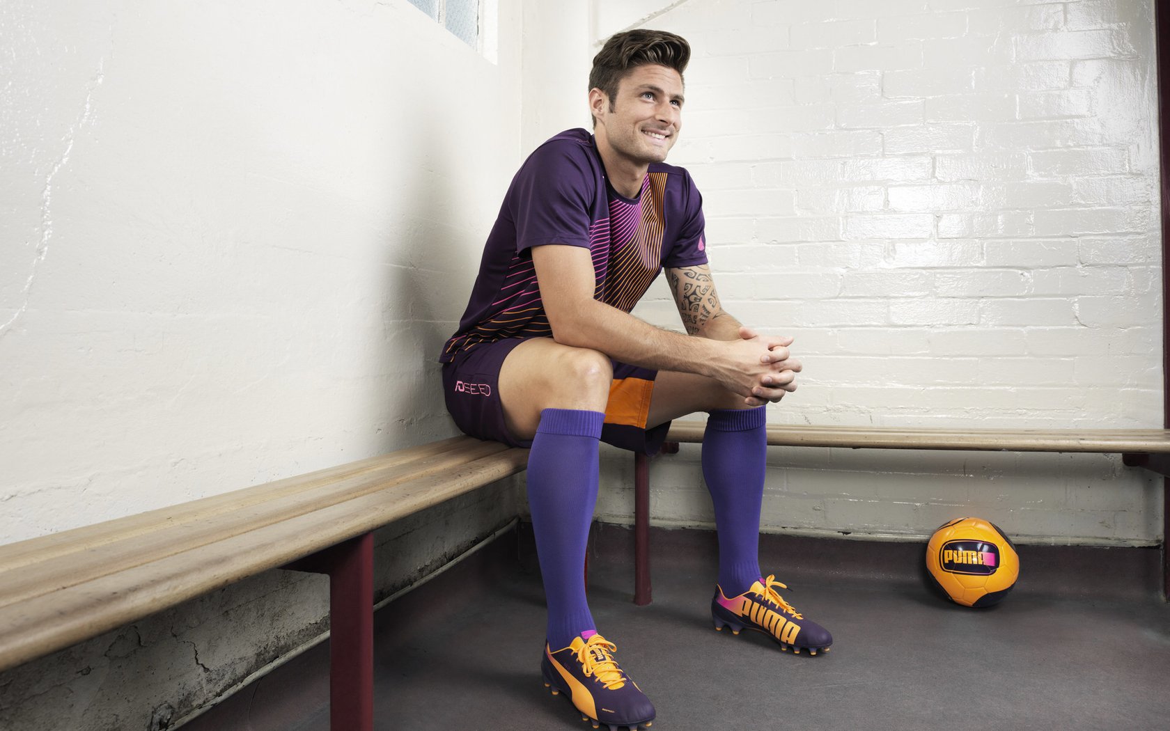 上海海港防守端失球减少,上海海港队守门员